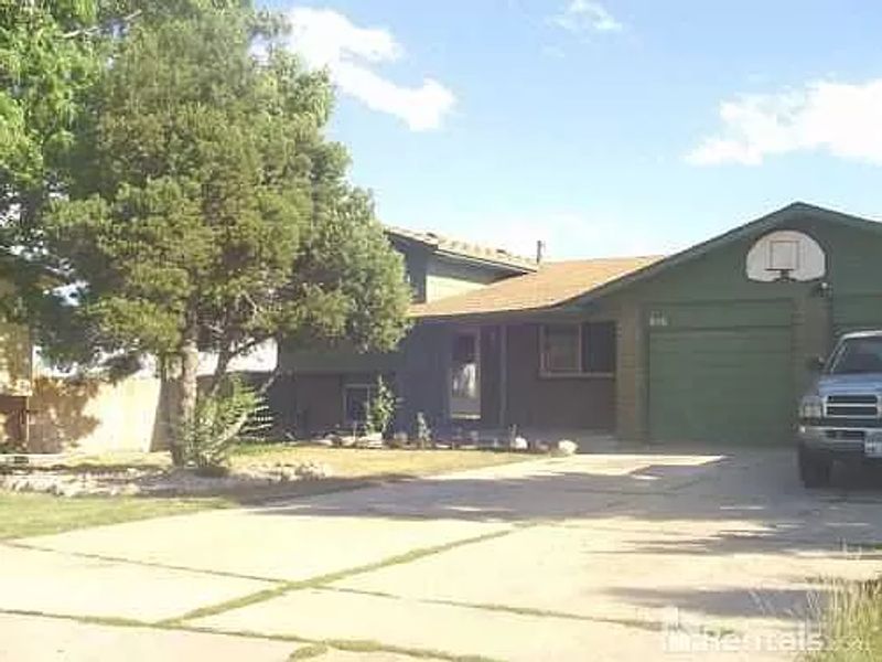 roommates in Golden Room3Bed.2Bath - cirtru.com