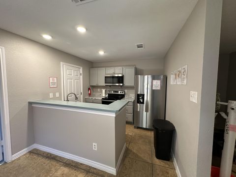 Cozy and Newly Renovated Duplex in Fort Worth- all private bathrooms (id. 7307)