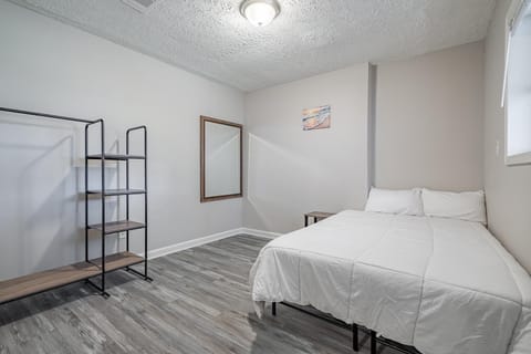Luxury Rooms in College Park | Private Baths  | Private Entrance  & Deck Access (id. 35213)