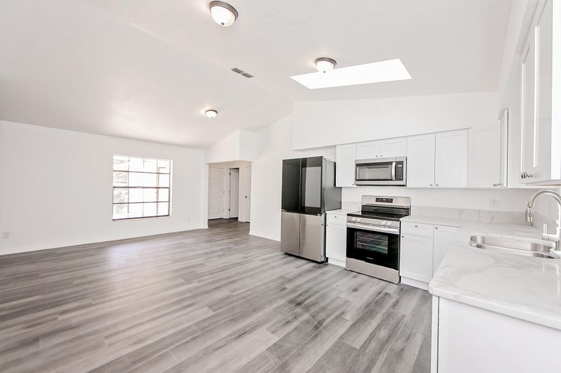 roommates in Undisclosed, Ocala, FL 34470 Ocala House with Dining area. Newly-renovated & modern (id. 9592) - cirtru.com