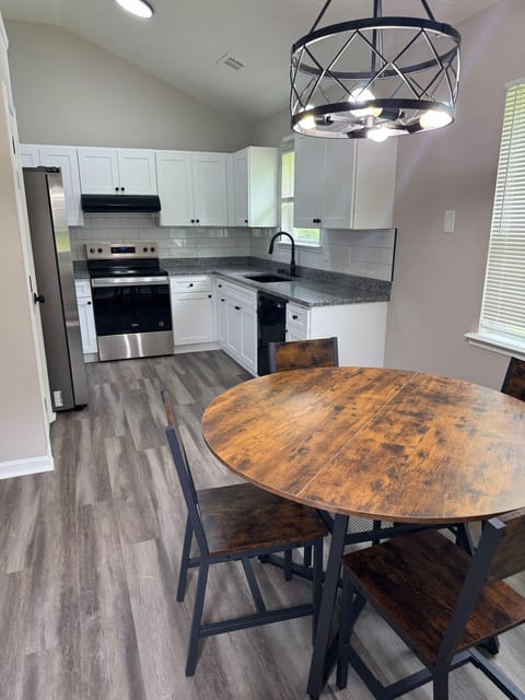 roommates in Undisclosed, Conyers, GA 30094 Newly Renovated, utilities included, smart TV's,  internet included, monthly cleaning of common area (id. 39680) - cirtru.com