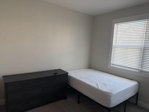 roommates in Undisclosed, Raleigh, NC 27616 North Raleigh Townhome,  near Capital Blvd and I-540 Freeway. (id. 40191) - cirtru.com