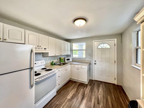 Spacious & comfortable Largo House close to Work and the Beach! (id. 3620)