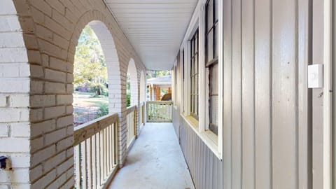 Furnished Room in Renovated Decatur Ranch — Near I-285 & MARTA (id. 36336)