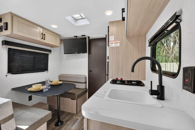roommates in Undisclosed, Tampa, FL 33610 Live ALONE!  Smart TV, High-speed WiFi, PRIVATE Free Laundry (id. 36433) - cirtru.com