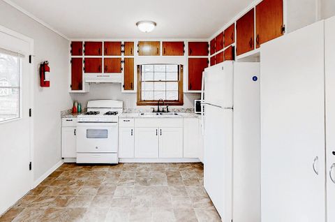 ‍ Convenient Living with a Touch of Nature! (id. 1205)