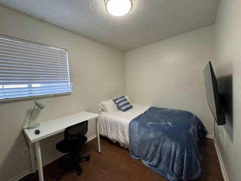 Shared Room in 2Bed.1Bath