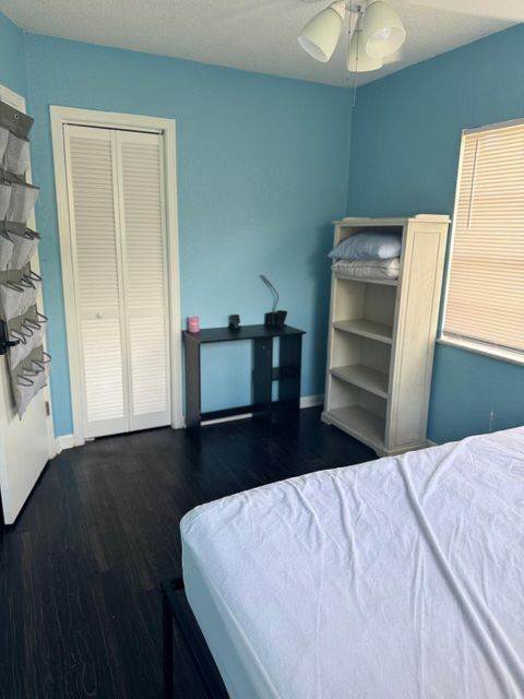 Common areas including living room and TV with large patio and back yard. Easy highway access (id. 13034)