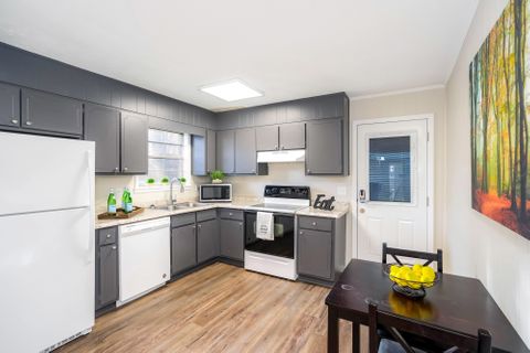 Douglasville House with Dining area. Beautiful & comfortable (id. 2412)