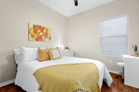 Amazing Plant City House  , Large Rooms, Queen Size Comfy Beds  Free WiFi  and Free On-Site Laundry (id. 2920)