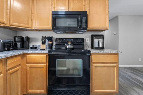 roommates in Undisclosed, Orange Park, FL 32073 Right across from Orange Park mall - home w/ dining area. Close to Shopping, Highways & Buses (id. 7818) - cirtru.com