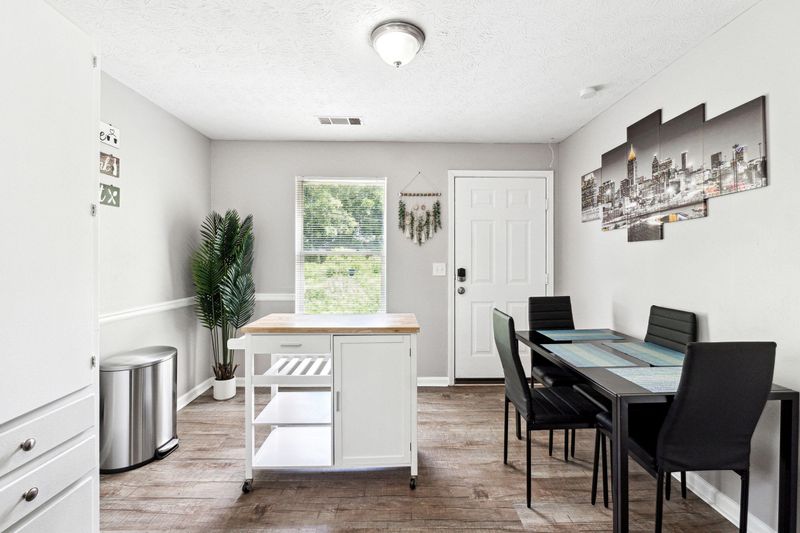 roommates in Undisclosed, Douglasville, GA 30134 Spacious & Stylish Home | Quiet Cul-de-Sac Living  No Move-In Fee |  3 Spacious Bedrooms with TVs  Free Wi-Fi |  Monthly Cleanings Included  Grocery Store Just 1 Mile Away |  Minutes to Downtown Douglasville (id. 33062) - cirtru.com