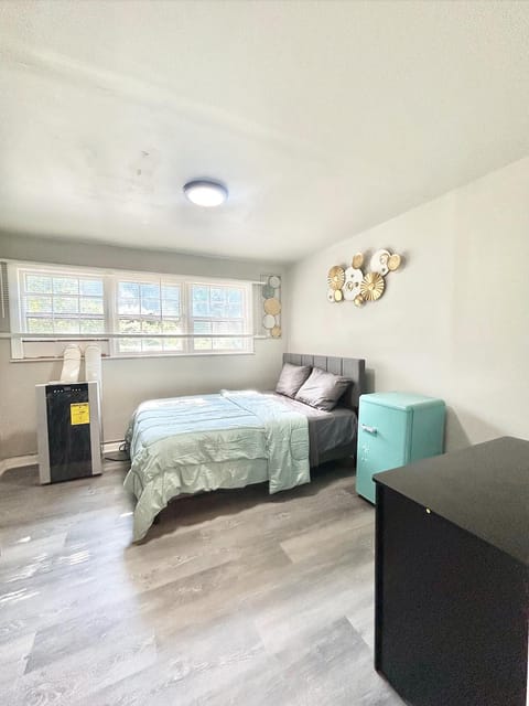 roommates in Undisclosed, Charlotte, NC 28213 Live in Hidden Valley, a 2 minute walk to transit stop Cinderella Rd & Hidden Valley Rd (id. 16858) - cirtru.com