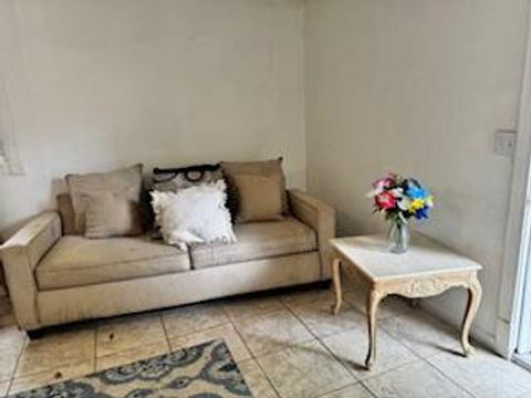 Plant City Additional Housing Unit (ADU). Comfortable & newly-renovated.  Additional Person Permitted w/ A Fee Agreed to With Host Prior to Moving In - Added to Weekly Rate. (id. 11897)