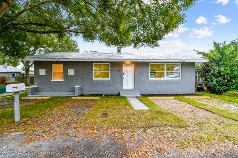 Updated  Smart Tv in Room less than 0.5mi to public transport Free In-unit Laundry & Comfy Home! (id. 5927)