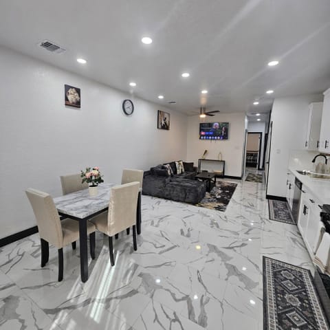 East Side Private Rooms, New Duplex near downtown attractions and a 5 minute walk to transit stop. (id. 36259)