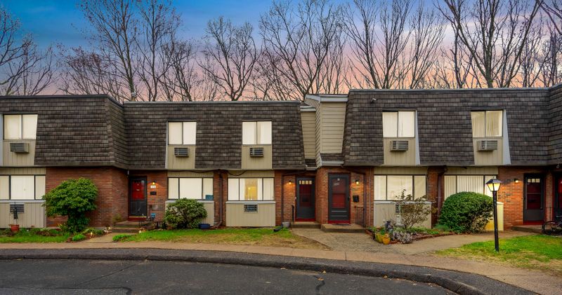 roommates in Windsor Entire Place 2Bed.2.5Bath - cirtru.com