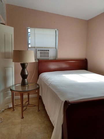 roommates in West Palm Beach Private Room in 1Bed.1Bath - cirtru.com