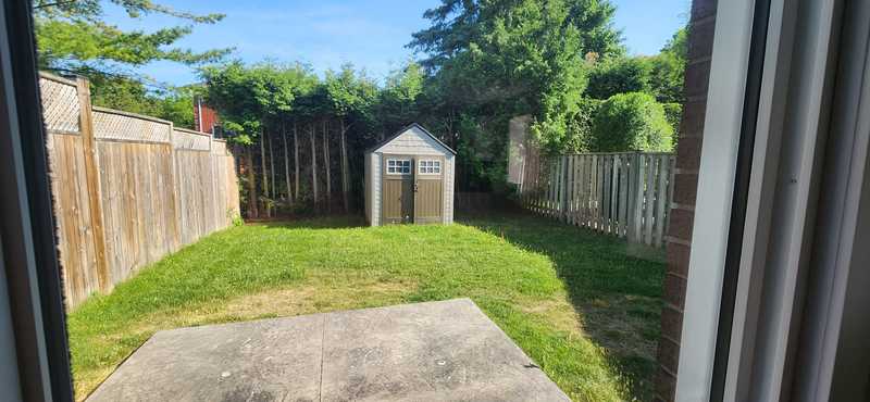 roommates in Oshawa Legal 2 Bedrm with private backyard - cirtru.com