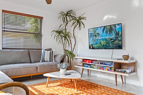 roommates in Undisclosed, St. Petersburg, FL 33713 Cozy & modern St. Petersburg House with Backyard (id. 8458) - cirtru.com