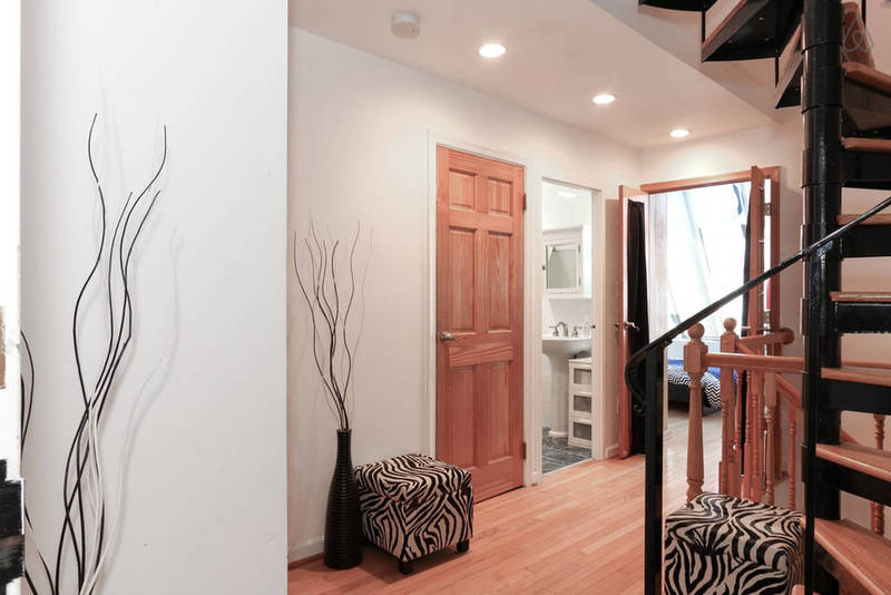 Luxury loft bedroom, heart of Gtown