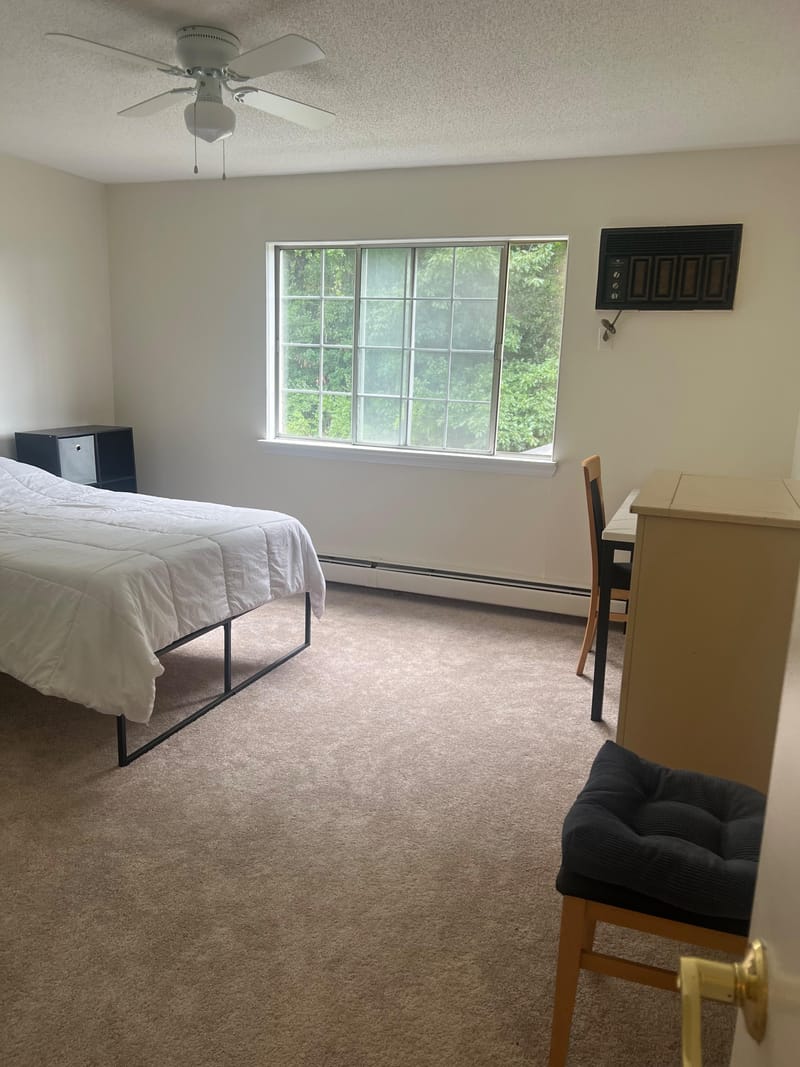 roommates in Undisclosed, Manchester, NH 03103 Quiet and convenient Living in Manchester, New Hampshire! (id. 40108) - cirtru.com