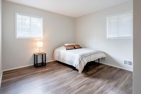 Bright & Stylish Riverdale Retreat |  Full Kitchen, Wi-Fi + Laundry |  Monthly Cleaning Included | Move-In Ready  | Steps to Essentials (id. 653)