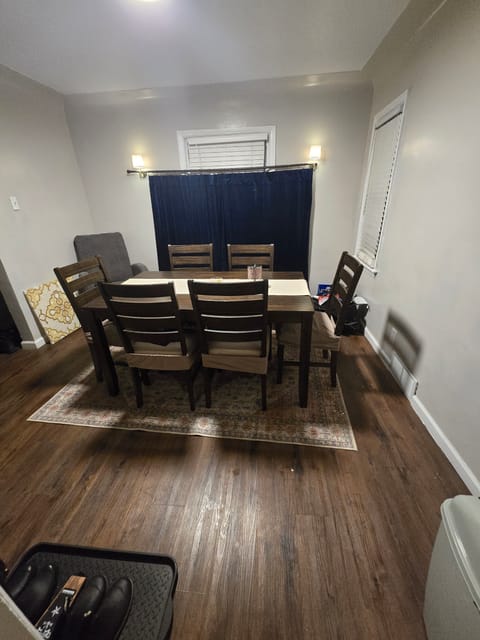 Private Room in 3Bed.1Bath