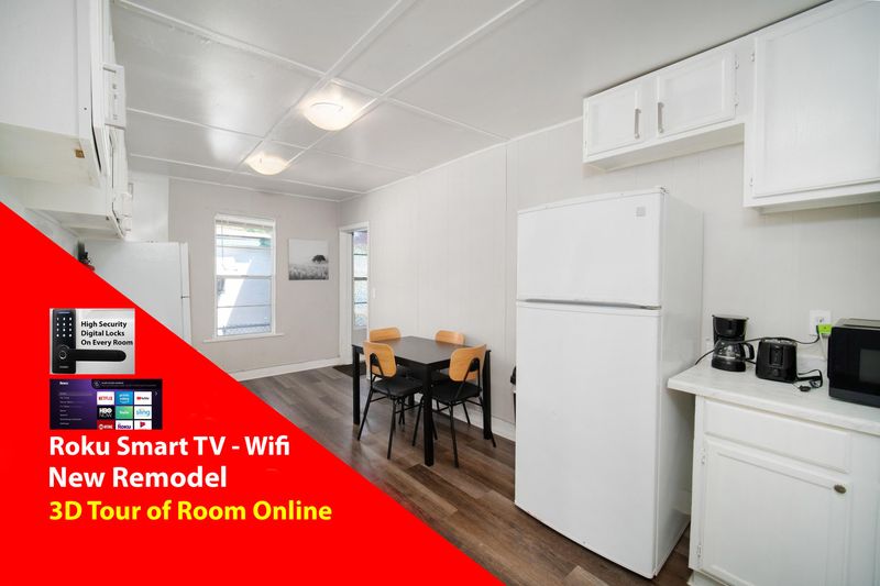 Smart TV in every room! Convenient, Near Bus stop, House with Dining area (id. 6403)