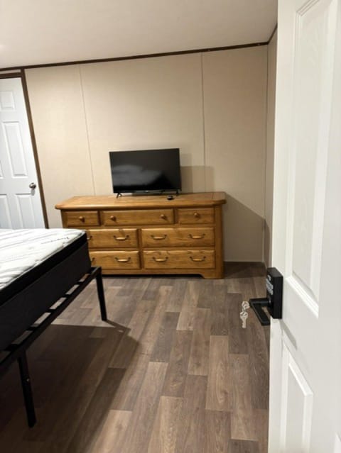South Kansas City Home, a 8 minute walk to transit stop On Blue Ridge Blvd at 98th Terr Northbound (id. 21718)
