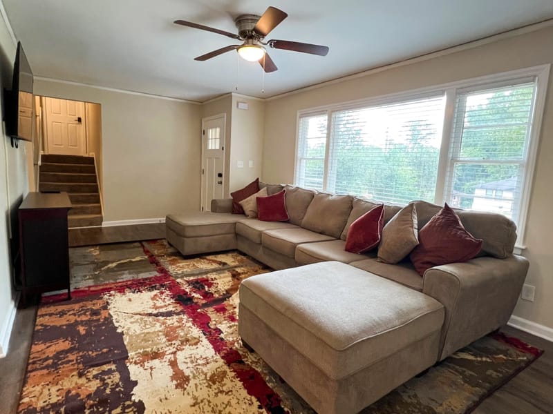 Spacious Rooms  Quiet Home  Fast WiFi  Huge Yards (id. 17255)