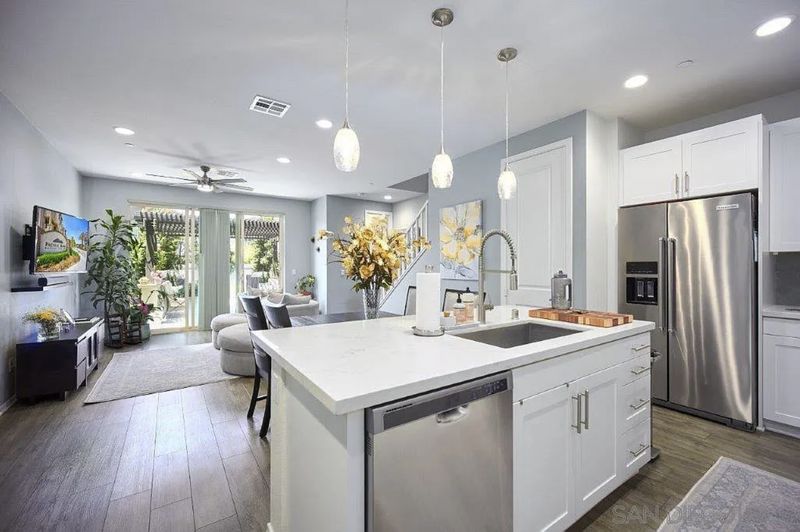 roommates in Oceanside Room3Bed.3Bath - cirtru.com