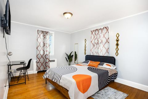 Central Forest Park, Comfort home with all the essentials, Near transportation. Near everything. (id. 14150)