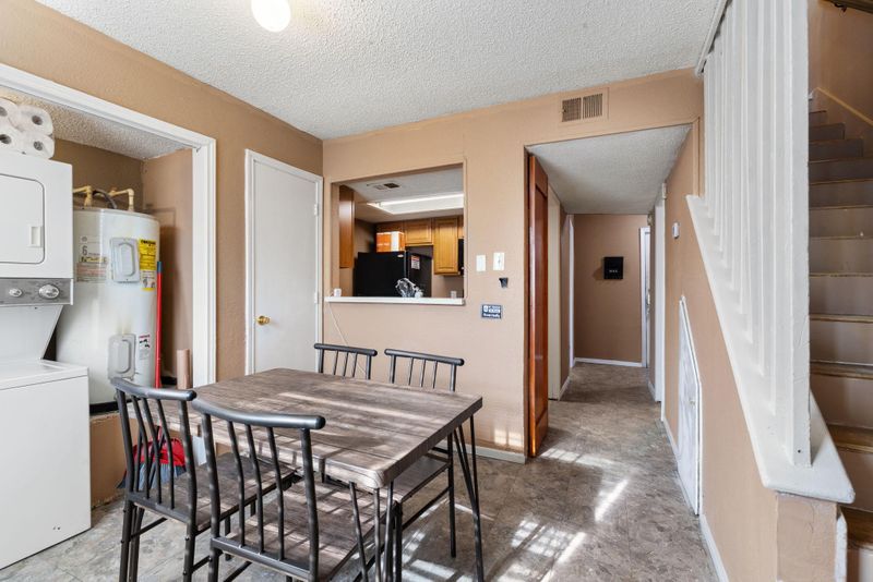 roommates in Undisclosed, Dallas, TX 75227 Comfortable Property With low number of members, close to public transportation and Walmart! (id. 22619) - cirtru.com