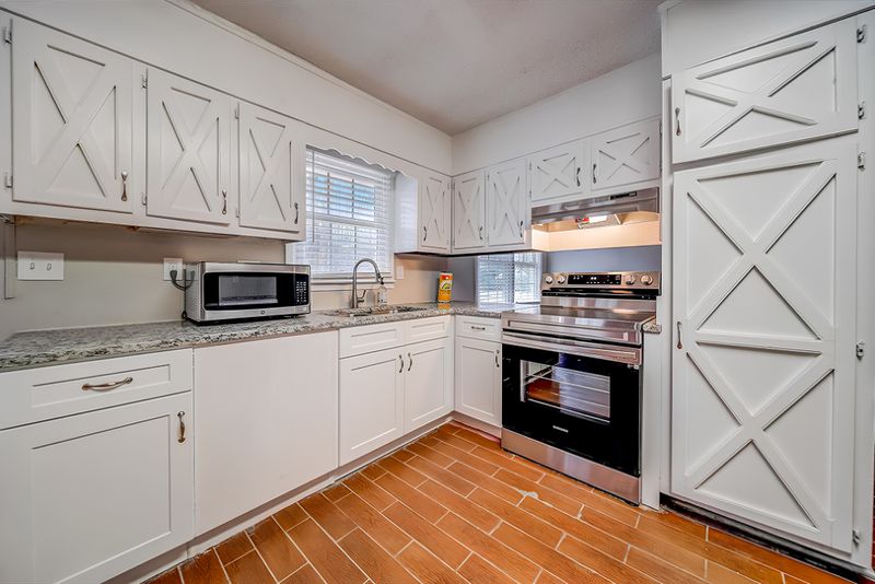 Tranquil & Roomy South Fulton Home | Furnished, Secure, and Spacious | Free Wi-Fi , Monthly Cleanings , Bus Stop 2.7 Miles Away , and Grocery Store Nearby (id. 1026)