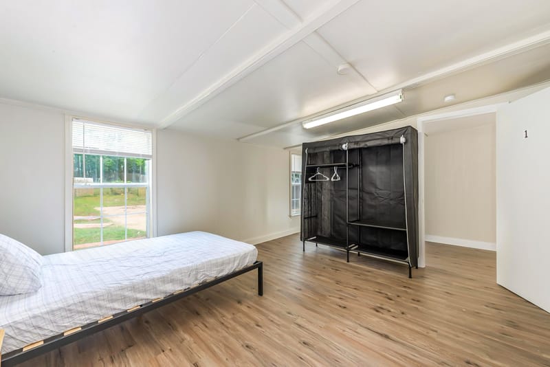 Newly renovated Fort Worth House. Dining area, work space, and PRIVATE bathrooms for each tenet! (id. 3548)