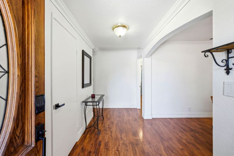 roommates in Undisclosed, Santa Ana, CA 92704 Orange County | Large Home | South Coast (id. 25257) - cirtru.com