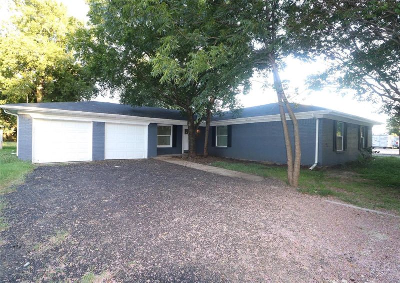 roommates in Undisclosed, Fort Worth, TX 76126 Your Perfect Retreat Near Benbrook Awaits! (id. 9610) - cirtru.com