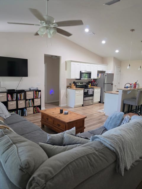 Private Room in 1Bed.1Bath