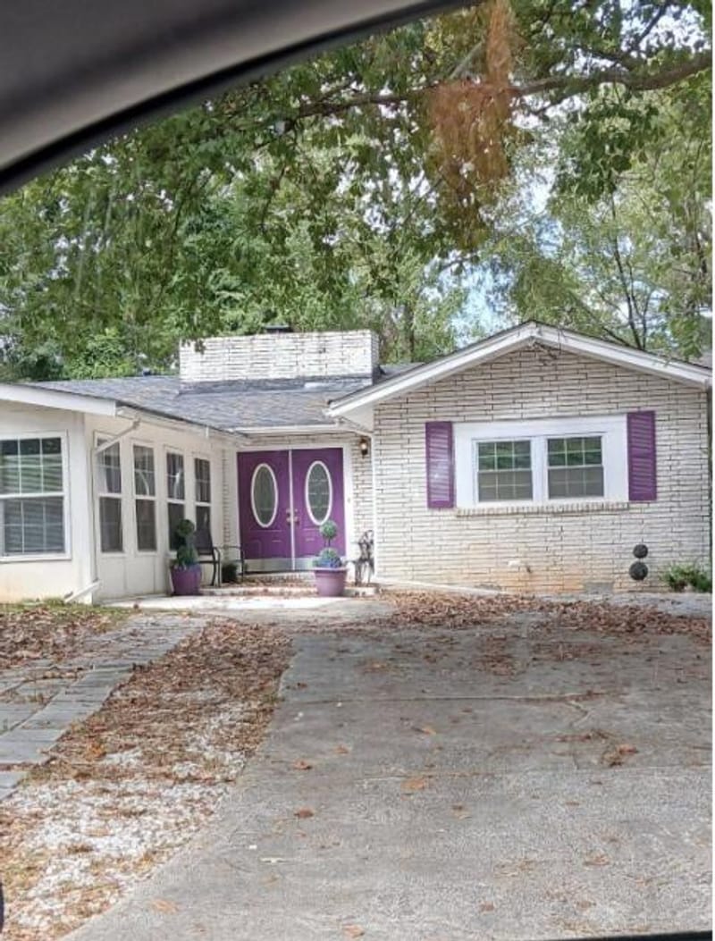 Live in and shop in lively Decatur. (id. 44900)