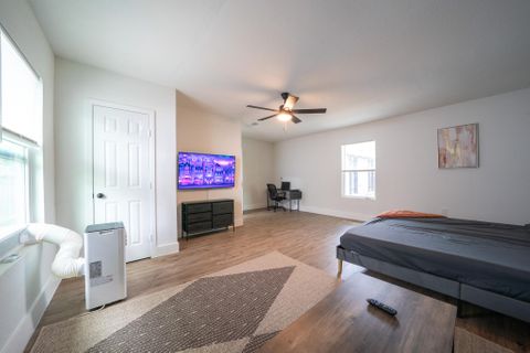 roommates in Undisclosed, San Antonio, TX 78251 Affordable Comfort in San Antonio - Large Renovated Rooms with fast Wi-Fi & Spacious Yard (id. 13756) - cirtru.com