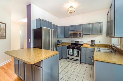 Experience Modern Co-Living in a Newly Renovated Washington, DC Duplex – Fully Furnished (id. 25026)