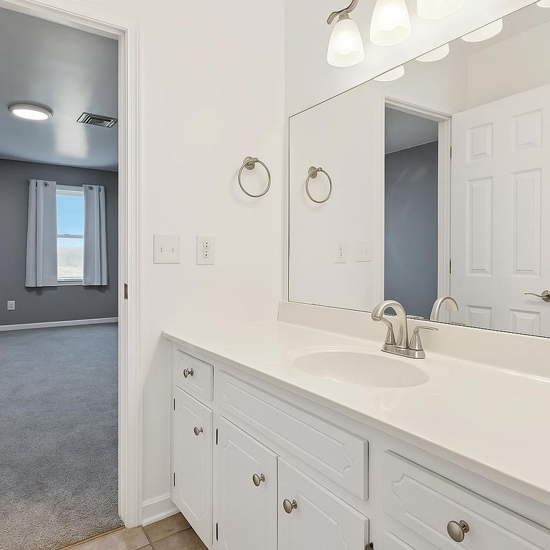 roommates in Undisclosed, Madison, TN 37115 Modern Nashville Smart Home: Private Entrances | All Utilities Included | High-Speed Wi-Fi | Near Transit & Shops (id. 19012) - cirtru.com
