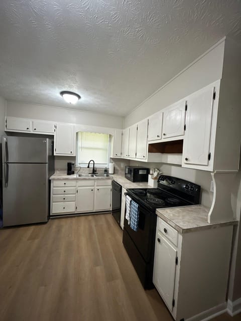 Fully Furnished Home Near Stonecrest and Downtown Decatur (id. 36001)