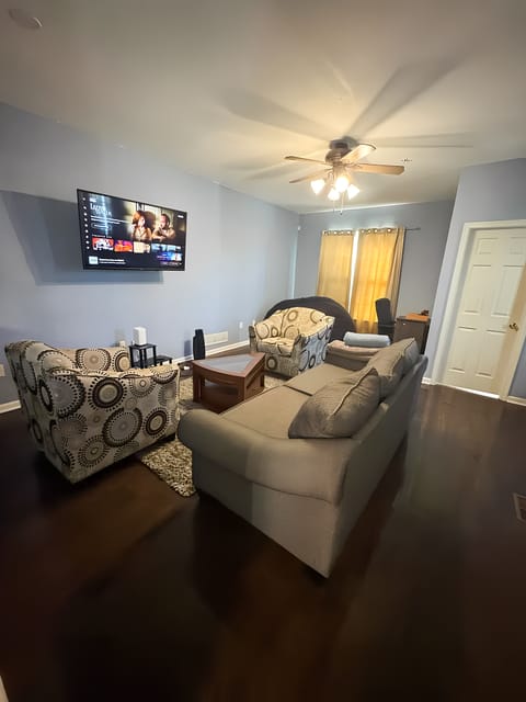 Live in Elkton (id. 17285)
