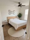 Live in Northeast Side (id. 31649)