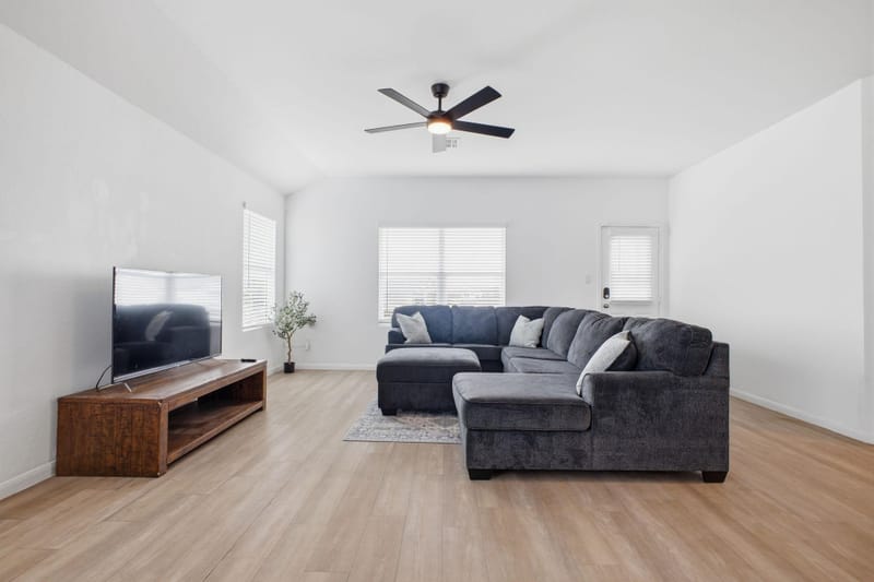 Solar-Powered-Modern New Braunfels Home -  Fast Fiber-Optic WiFi,  Premium Rooms, Spacious Kitchen, Living & Dining - All Utilities Included (id. 31818)