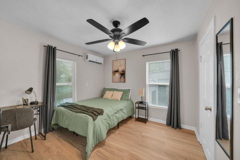 Modern North Houston Bungalow: Elevated Covered Porch | Granite Chef’s Kitchen | Smart Suites Near I-45 & Groceries (id. 34694)