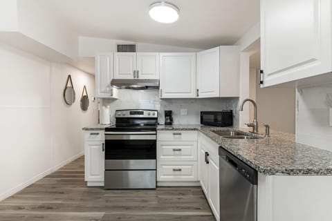 Freshly Renovated Sarasota Home | 6 Bedrooms • 3 Baths • Move-In Ready (id. 2883)