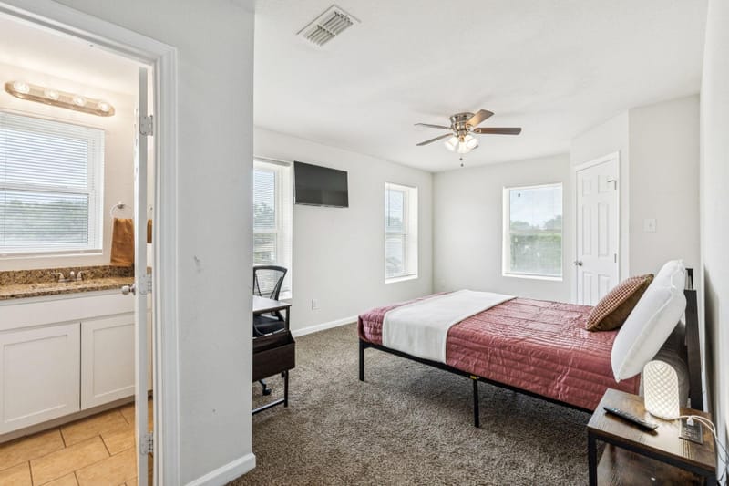 Live in West Meadowbrook (id. 16049)